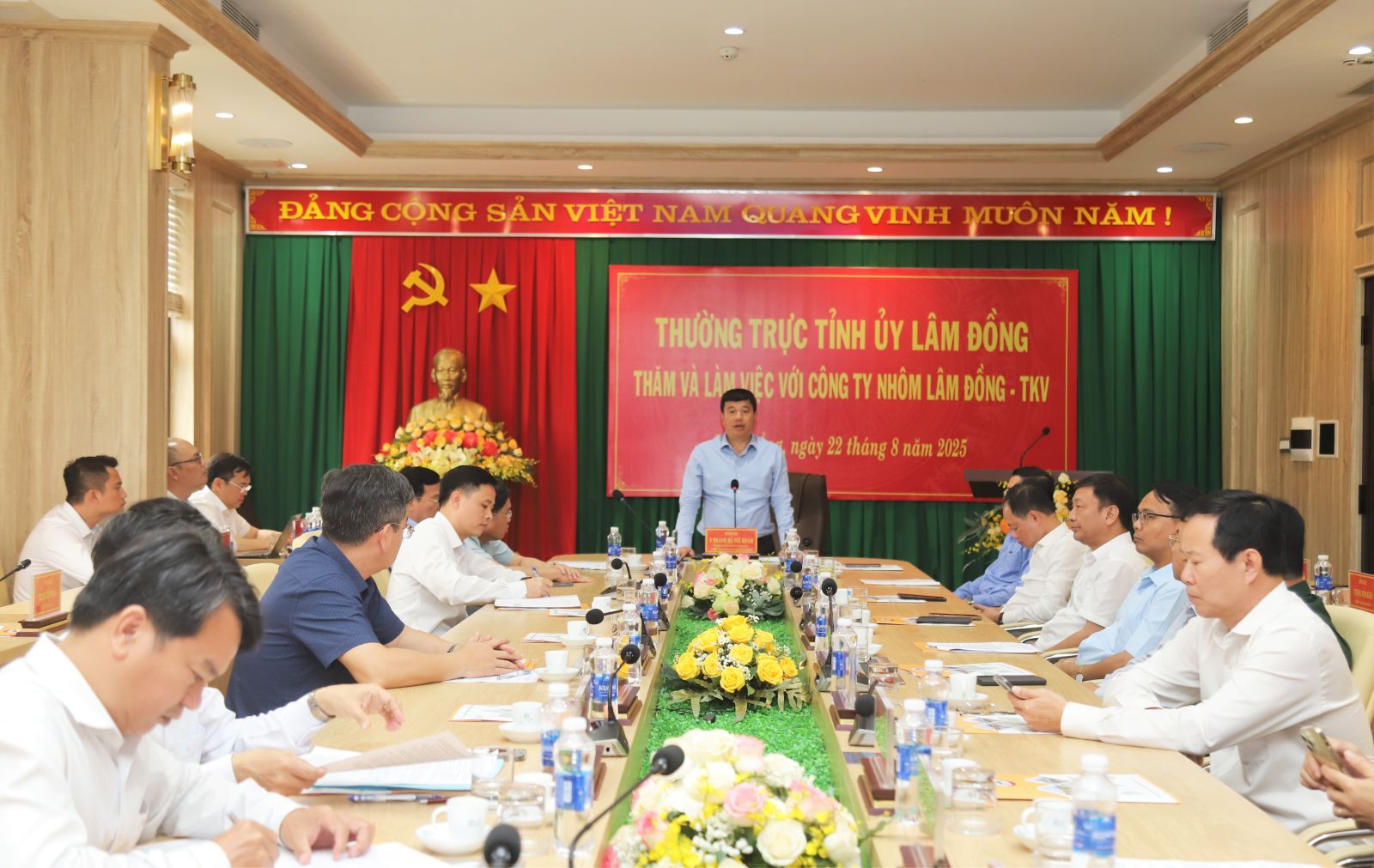 <a href="/tin-noi-bo" title="Tin nội bộ" rel="dofollow">Tin nội bộ</a>