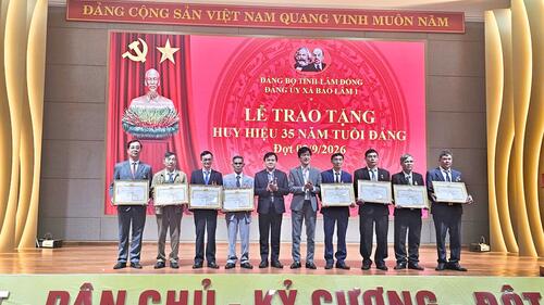 <a href="/tin-noi-bo" title="Tin nội bộ" rel="dofollow">Tin nội bộ</a>