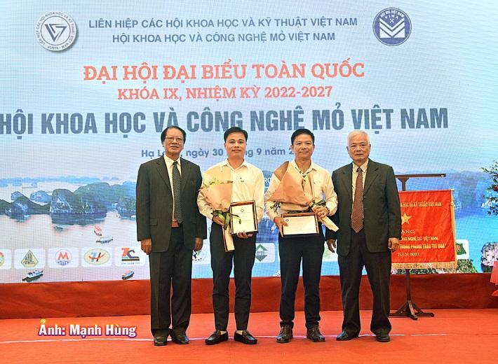 Công ty Nhôm Lâm Đồng - TKV nhận  giải thưởng khoa học công nghệ mỏ do Hội khoa học và công nghệ mỏ Việt Nam tặng