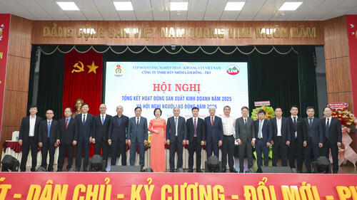 <a href="/tin-noi-bo" title="Tin nội bộ" rel="dofollow">Tin nội bộ</a>