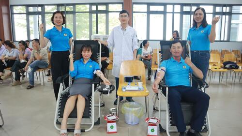 <a href="/tin-noi-bo" title="Tin nội bộ" rel="dofollow">Tin nội bộ</a>