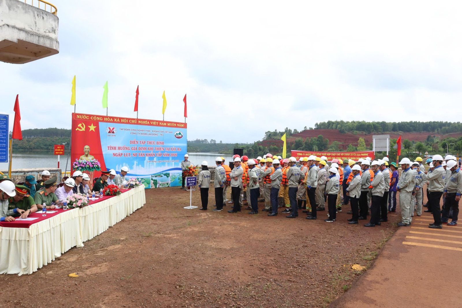 <a href="/tin-noi-bo" title="Tin nội bộ" rel="dofollow">Tin nội bộ</a>